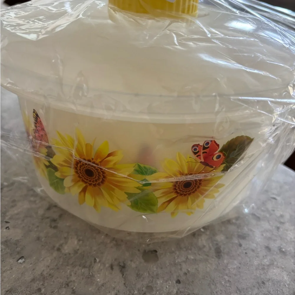Sunflower and Butterfly Decorative set of 4 Bowls - Picture 3 of 5